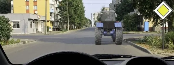 Иллюстрация к вопросу: Разрешается ли Вам выполнить обгон в данной ситуации?