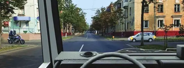 Иллюстрация к вопросу: Вы намерены продолжить движение в прямом направлении. Ваши действия?