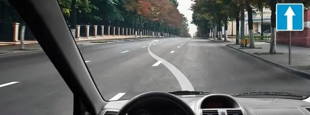 Иллюстрация к вопросу: Вы намерены остановиться слева у тротуара. В каком случае Вы обязаны включить указатели поворота?