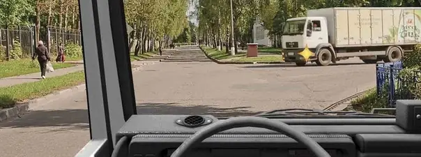 Иллюстрация к вопросу: Вы должны уступить дорогу грузовому автомобилю: