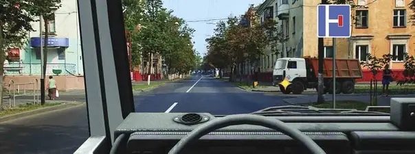 Иллюстрация к вопросу: Вы намерены продолжить движение в прямом направлении. Ваши действия?