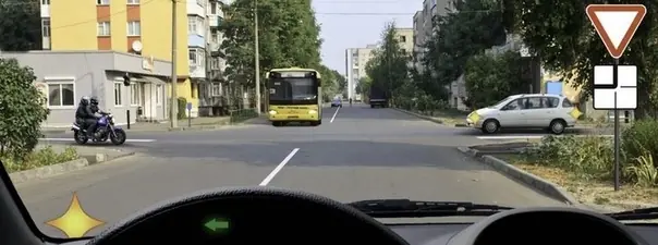 Иллюстрация к вопросу: Кому Вы обязаны уступить дорогу?