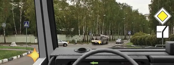Иллюстрация к вопросу: Кому Вы должны уступить дорогу при повороте налево?