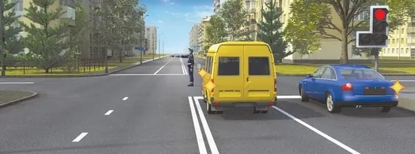 Иллюстрация к вопросу: Каким транспортным средствам разрешено продолжить движение?