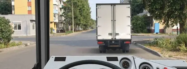 Иллюстрация к вопросу: Разрешается ли Вам выполнить обгон?