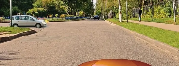 Иллюстрация к вопросу: В каком случае Вы имеете право проехать перекресток первым?