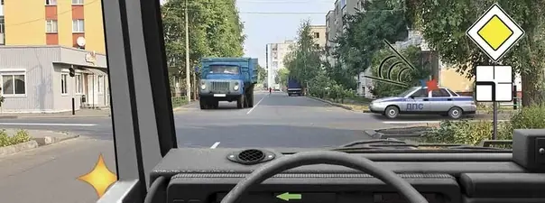 Иллюстрация к вопросу: Кому Вы обязаны уступить дорогу при повороте налево?