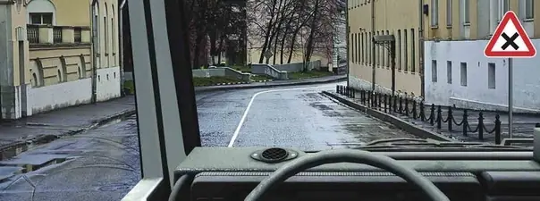 Иллюстрация к вопросу: Этот знак предупреждает о приближении к перекрестку, на котором Вы: