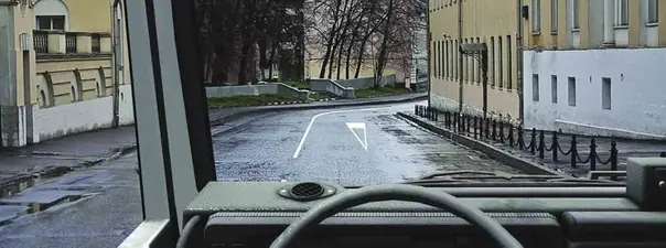 Иллюстрация к вопросу: Разметка в виде треугольника на полосе движения: