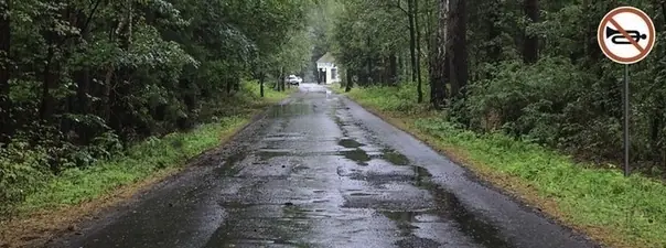 Иллюстрация к вопросу: В зоне действия этого знака разрешается использовать звуковой сигнал: