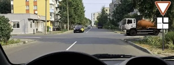 Иллюстрация к вопросу: Вы обязаны уступить дорогу при движении прямо: