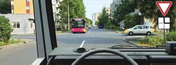 Иллюстрация к вопросу: Кому Вы обязаны уступить дорогу при движении в прямом направлении?