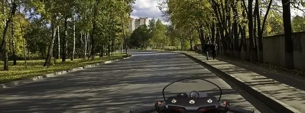 Иллюстрация к вопросу: Разрешается ли Вам выполнить разворот на этом участке дороги?