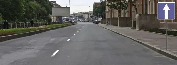 Иллюстрация к вопросу: Разрешено ли выполнить разворот на участке дороги, обозначенном этим знаком?