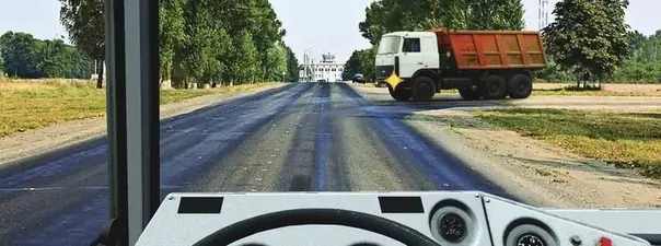 Иллюстрация к вопросу: Как Вам следует поступить при движении в прямом направлении?