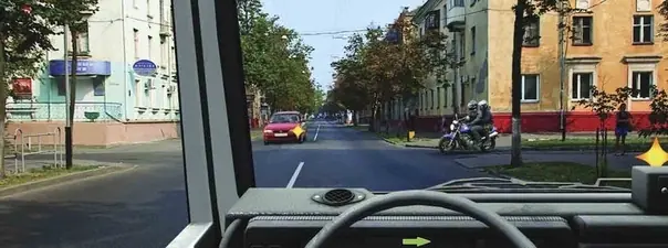 Иллюстрация к вопросу: Вы намерены повернуть направо. Ваши действия?