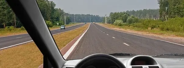 Иллюстрация к вопросу: По какой полосе Вы имеете право двигаться с максимально разрешенной скоростью вне населенных…