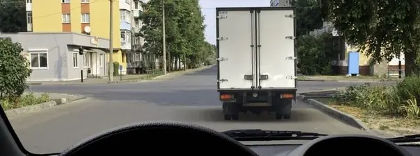 Иллюстрация к вопросу: Разрешается ли Вам выполнить обгон?