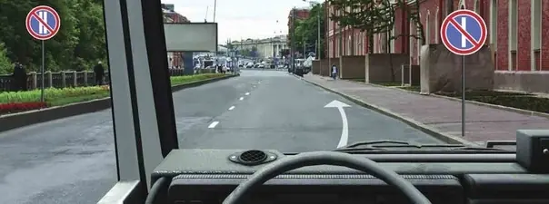 Иллюстрация к вопросу: Разрешено ли Вам ставить автомобиль на стоянку в этом месте по нечетным числам месяца?