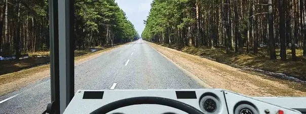 Иллюстрация к вопросу: Какой маневр Вам запрещается выполнить при наличии данной линии разметки?