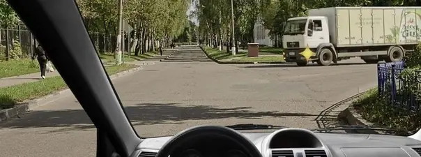 Иллюстрация к вопросу: Вы должны уступить дорогу грузовому автомобилю: